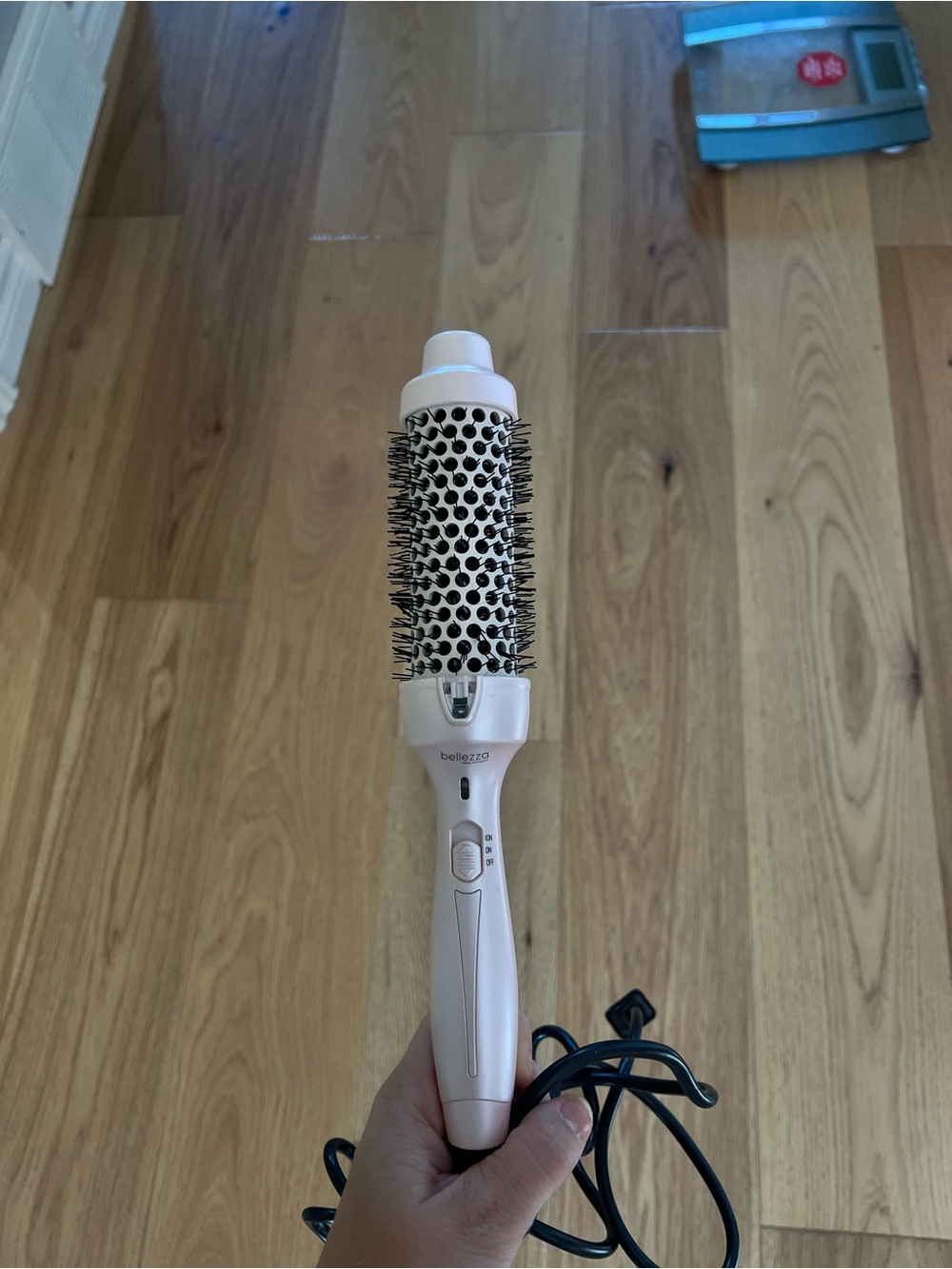 Negative ion thermal round brush